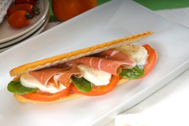 Panini caprese ve parma jambon.