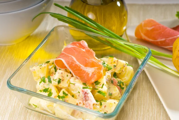 Parma ham en aardappel salade — Stockfoto