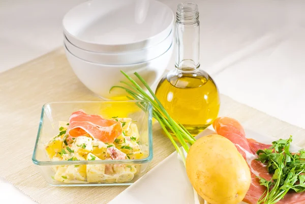 Salada de presunto e batata Parma — Fotografia de Stock