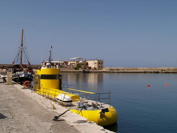 Chania - желтая подводная лодка — стоковое фото