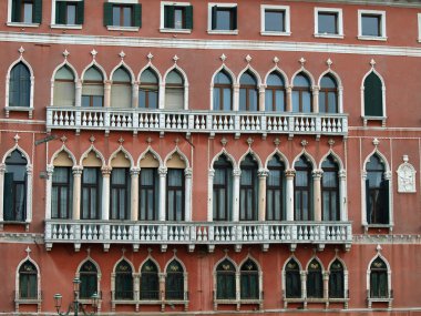 Vevetian windows