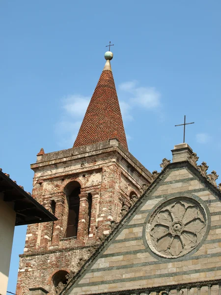 Fassade Kirche St. Paul - Pistoia Stoßzahn — Stockfoto