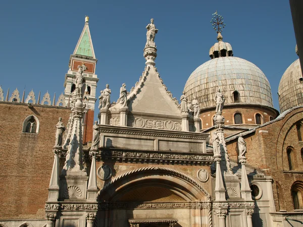 Nádvoří Dóžecího paláce v Benátkách — Stock fotografie