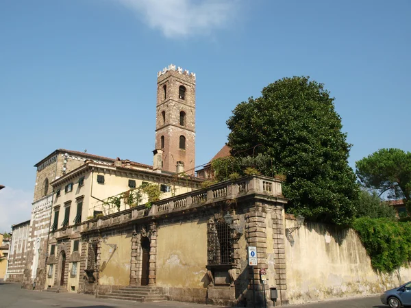 Lucca - het paleis micheletti — Stockfoto