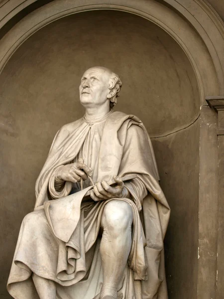 Statua sławny architekt bruneleschi - florence.statue bruneleschi słynnego architekta w pobliżu katedry duomo, Florencja — Zdjęcie stockowe
