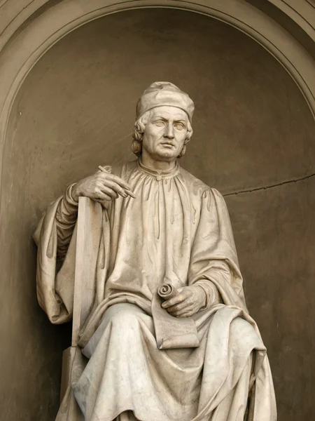 有名な建築家アルノルフォ ・ ディ ・ カンビオ フィレンツェの像。アルノルフォ ・ ディ ・ カンビオ 1240 — ストック写真