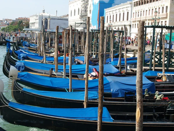 Venice - gondolas — Stock Photo, Image