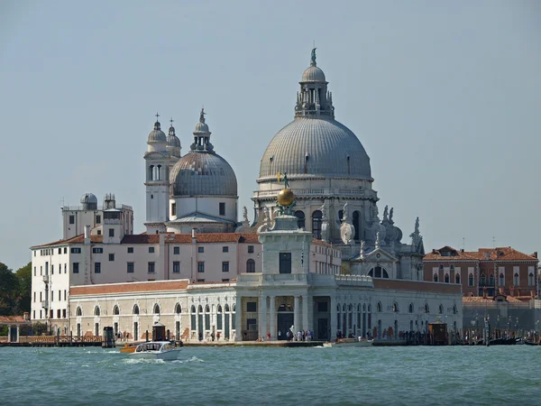 Punta della dogana och salute i Venedig — Stockfoto