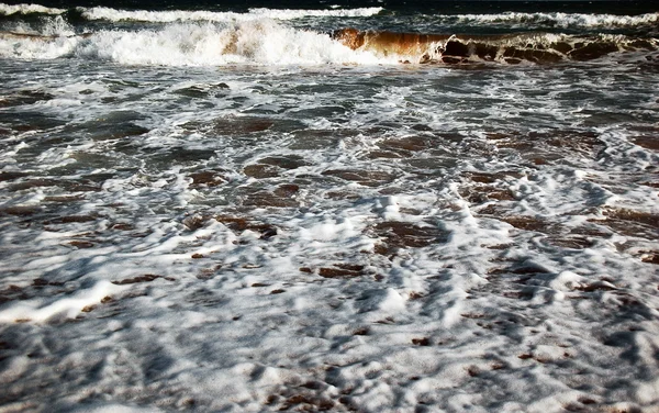 Beyaz Deniz yıkama fırtınalı gün. Stok Fotoğraf