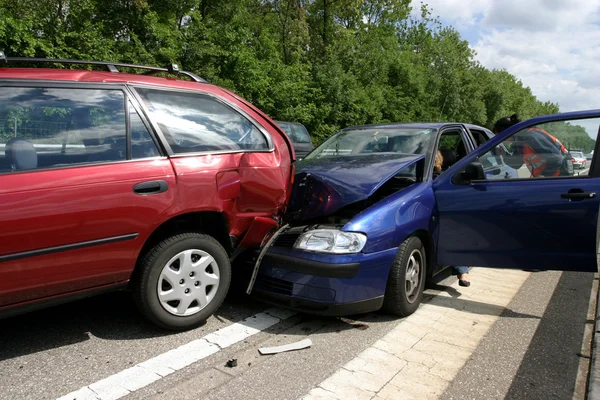 Wypadku samochodowym na autostradzie — Zdjęcie stockowe