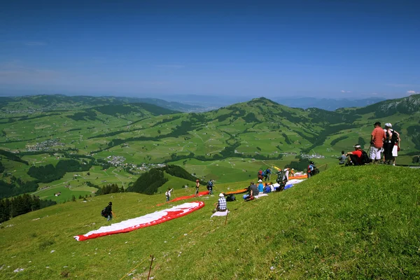 Paragliding ve Švýcarsku (Appenzell) — Stock fotografie