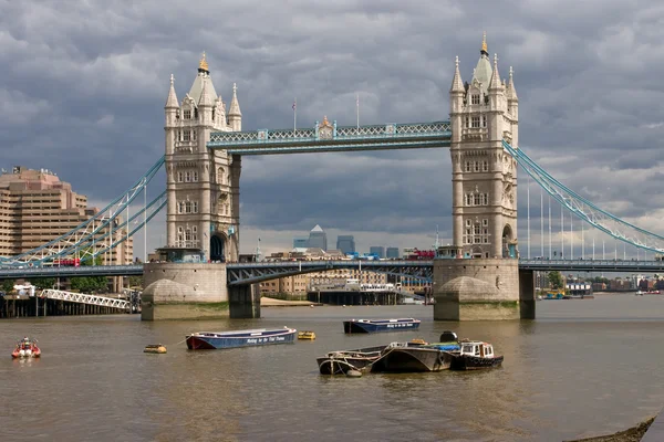 Θυελλώδης ουρανό πάνω από τη γέφυρα του Πύργου (Ηνωμένο Βασίλειο) — Φωτογραφία Αρχείου