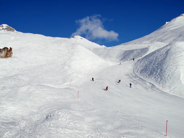 Piste auf dem Skigebiet scuol — Stockfoto