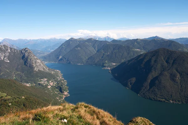Vista desde el monte Bre sobre el lago Lugano — Foto de Stock