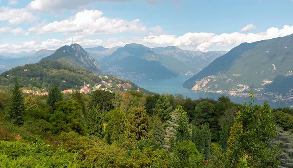 Vista panorámica sobre el lago Lugano — Foto de Stock