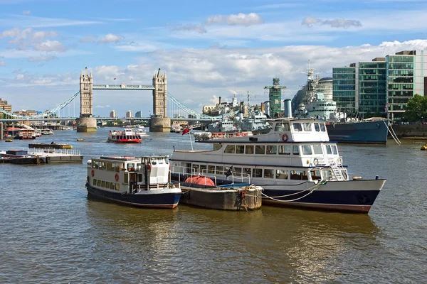 Pohled přes řeku Temži (Londýn, Velká Británie) — Stock fotografie