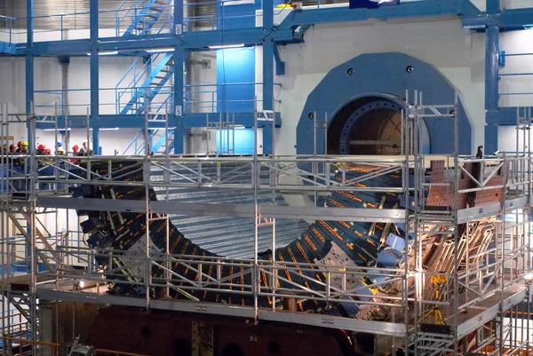 Assembling the Large Hadron Collider — Stock Photo, Image