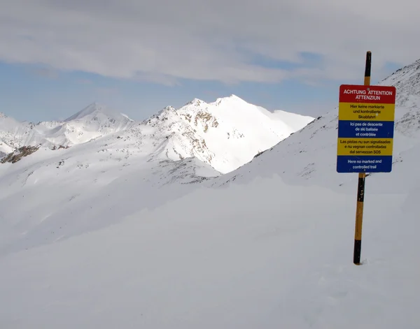 Piste auf dem Skigebiet. Schweiz — Stockfoto