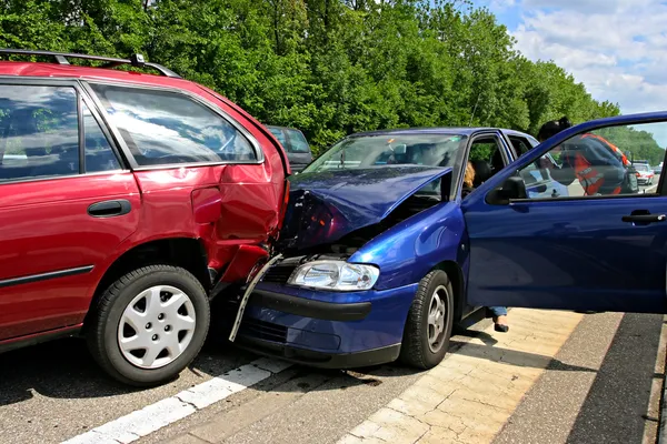 Bilolycka på en motorväg — Stockfoto