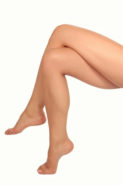 Mulheres bonitas pernas isoladas no branco — Fotografia de Stock