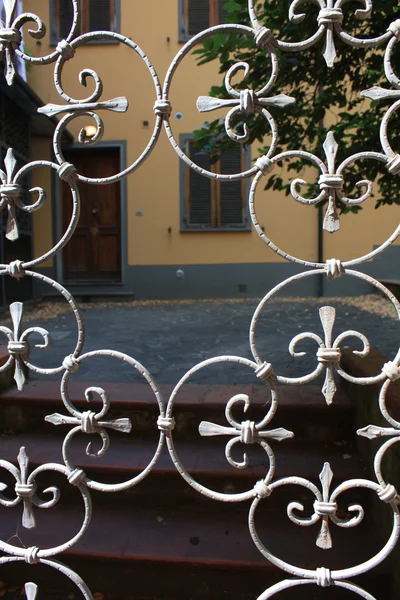 Griglia decorativa in stile toscano — Foto Stock