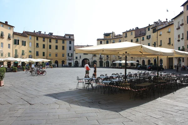 Lucca - Anfiteatro square — Stock Photo, Image