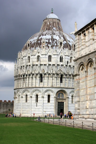 Pisa - florentské katedrály a křtitelnice — Stock fotografie