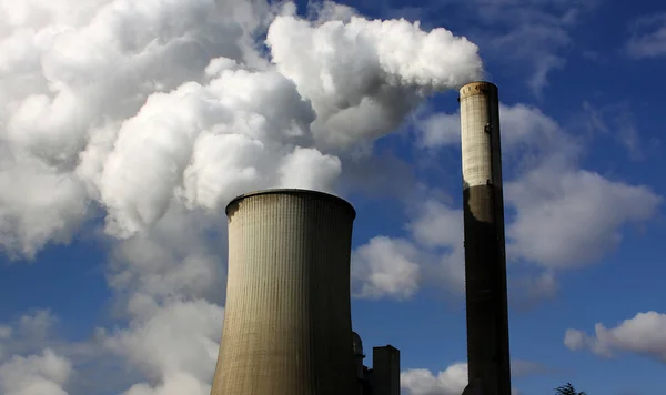 Hnědé uhlí energetické stanice — Stock fotografie