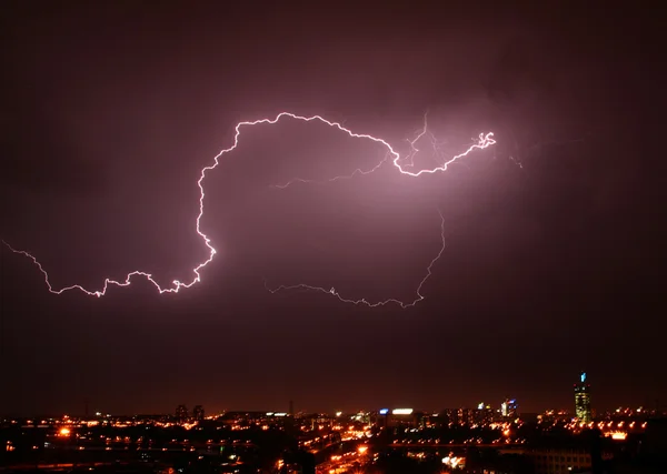 Thunderbolt sur la ville — Photo