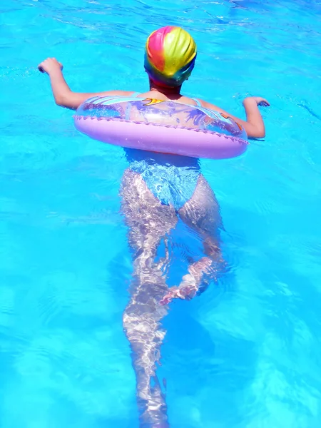 Girl In Swimming Pool — Stock Photo, Image