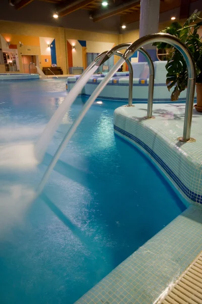 Exklusives Schwimmbad — Stockfoto
