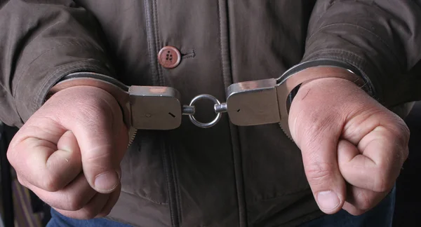 Заарештували людину наручники — стокове фото
