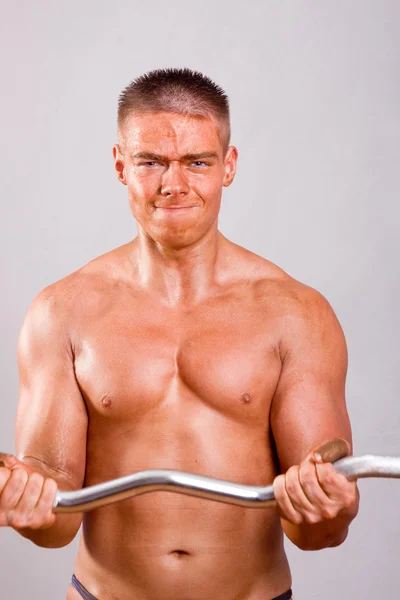 Nybörjare bodybuilder utbildning — Stockfoto