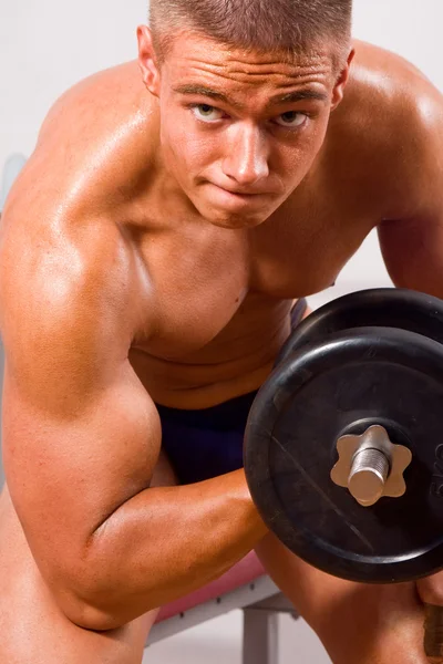Amatör bodybuilder utbildning — Stockfoto
