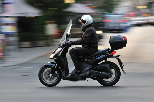 Spostamento scooter — Foto Stock