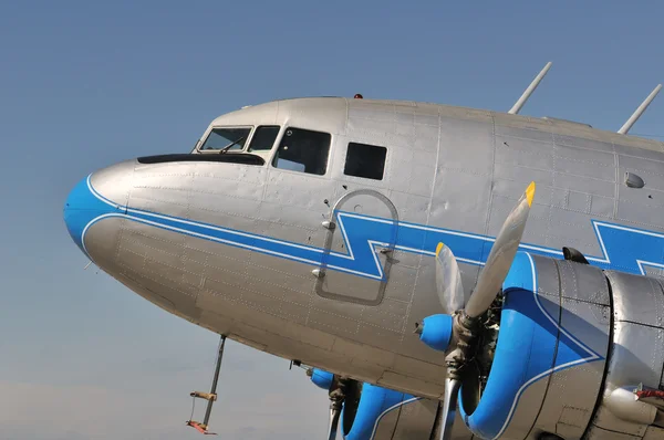Staré letadlo nos — Stock fotografie
