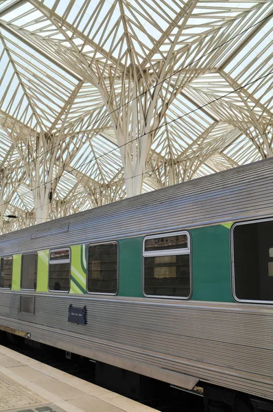 Estação Oriente com detalhes do trem — Fotografia de Stock