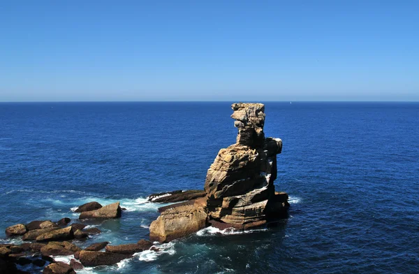 Pedra no oceano — Fotografia de Stock