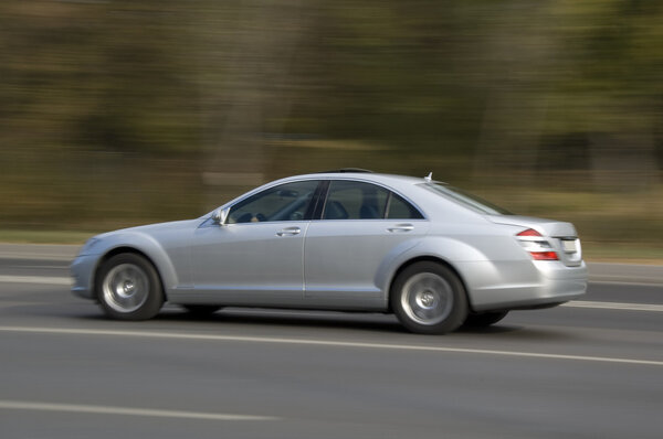 движущаяся машина
