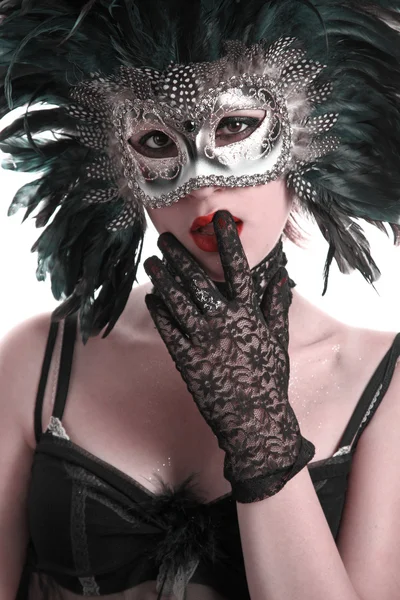 Vacker kvinna med en karneval masque — Stockfoto