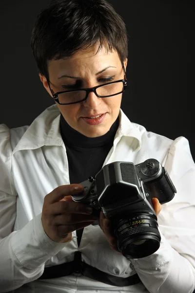 Portrait of a woman with camera — Stock Photo, Image