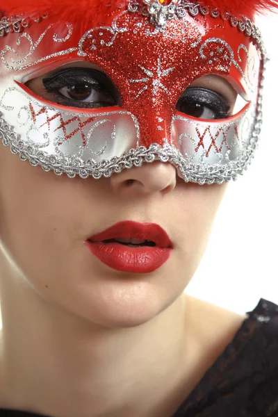 Красива жінка з карнавальною маскою — стокове фото