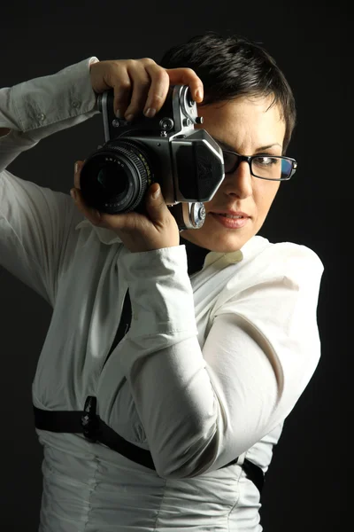 Portrét ženy s kamerou — Stock fotografie