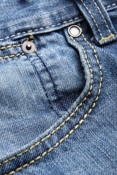 Mavi jeans cebinde — Stok fotoğraf