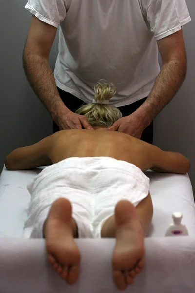 Woman receiving a massage — Stock Photo, Image