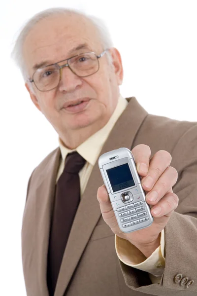 Volwassen zakenman met behulp van zijn mobiele telefoon — Stockfoto