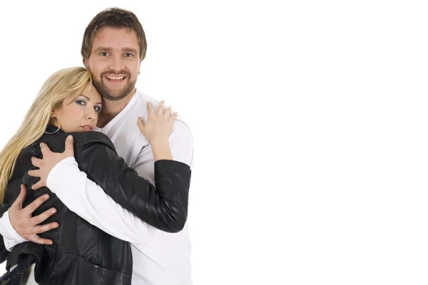 Jovem feliz atraente sorridente casal abraço — Fotografia de Stock