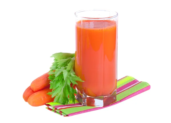 Zumo de zanahoria fresca con hojas de apio —  Fotos de Stock