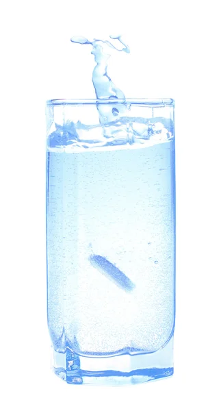 Газированная тарелка в стакане воды — стоковое фото