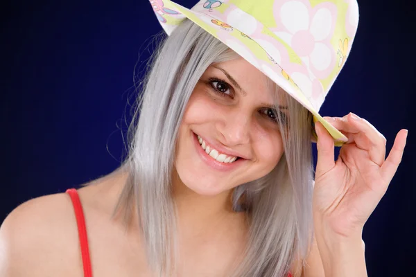 Menina com um chapéu alegre — Fotografia de Stock